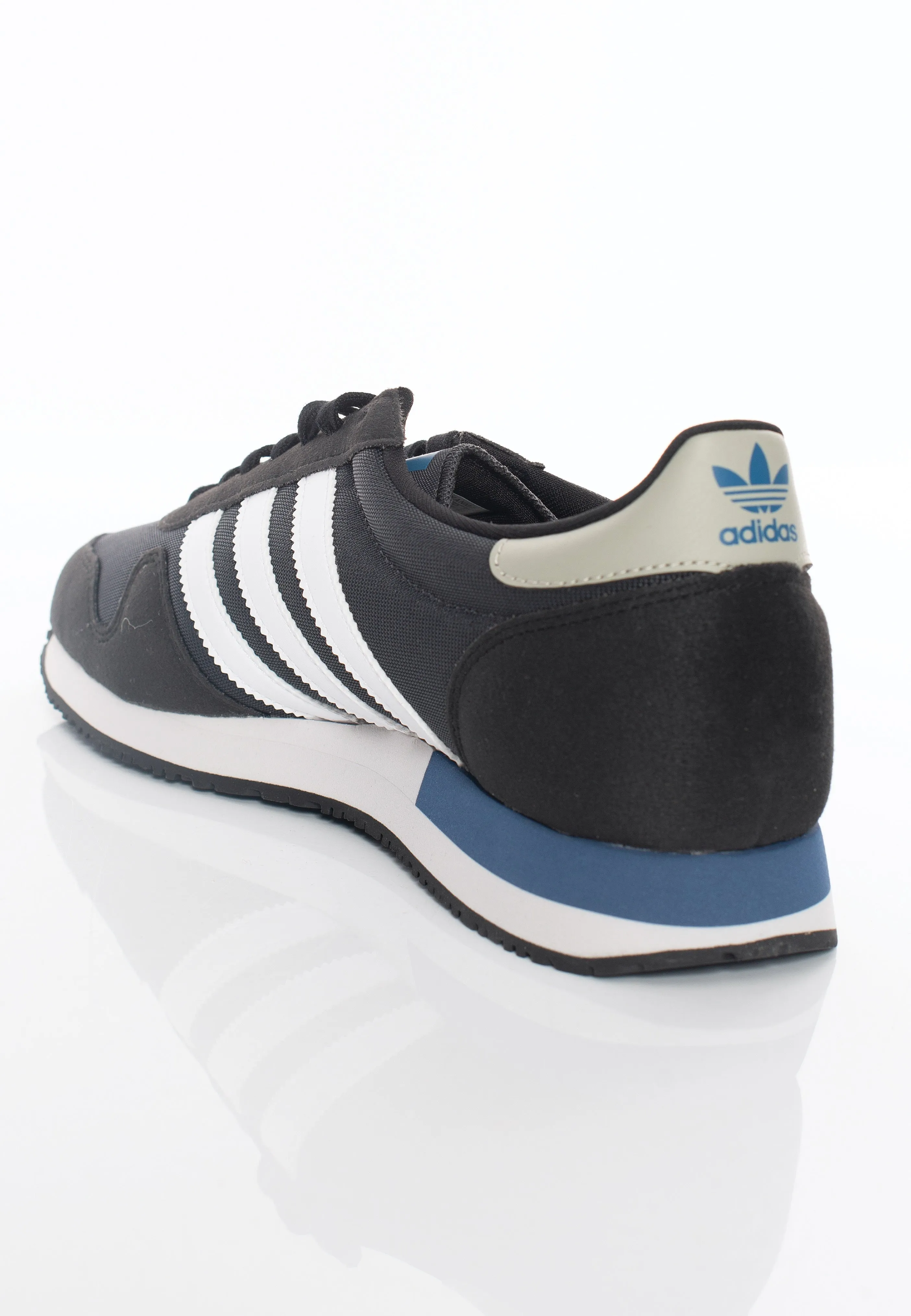 Adidas - Usa 84 Cblack/Ftwwht/Carbon - Shoes