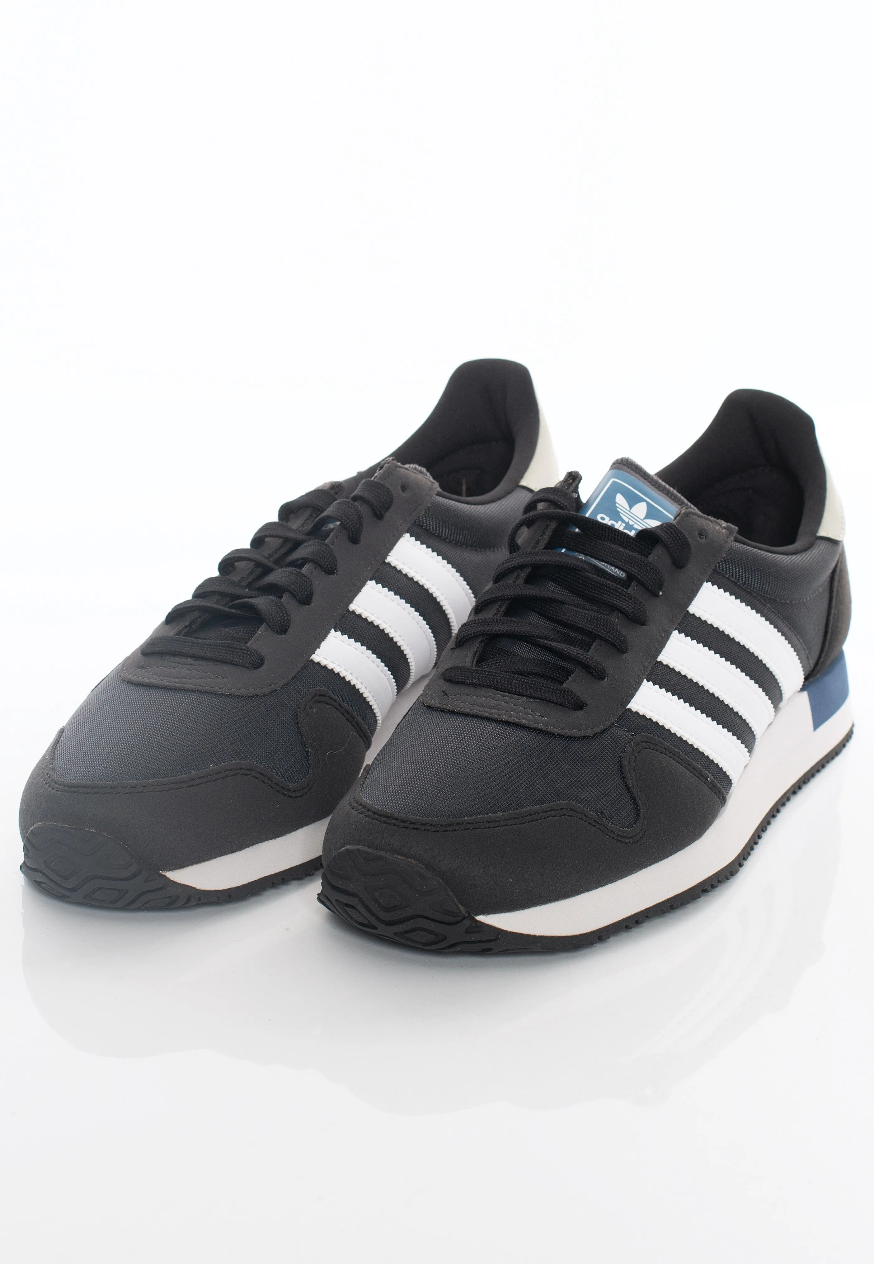 Adidas - Usa 84 Cblack/Ftwwht/Carbon - Shoes