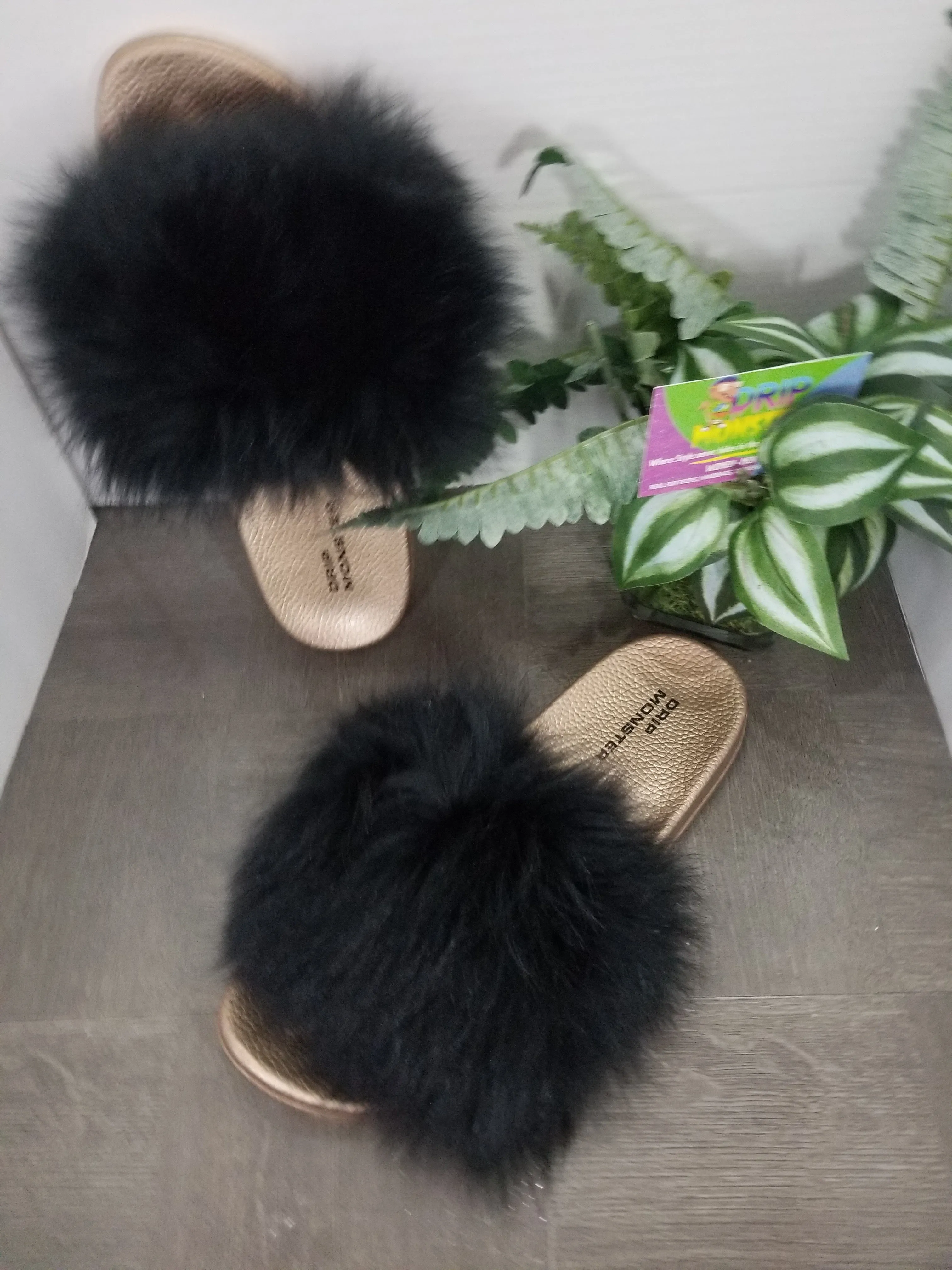 “Black Onyx” Women's Fluffy Fur Flops