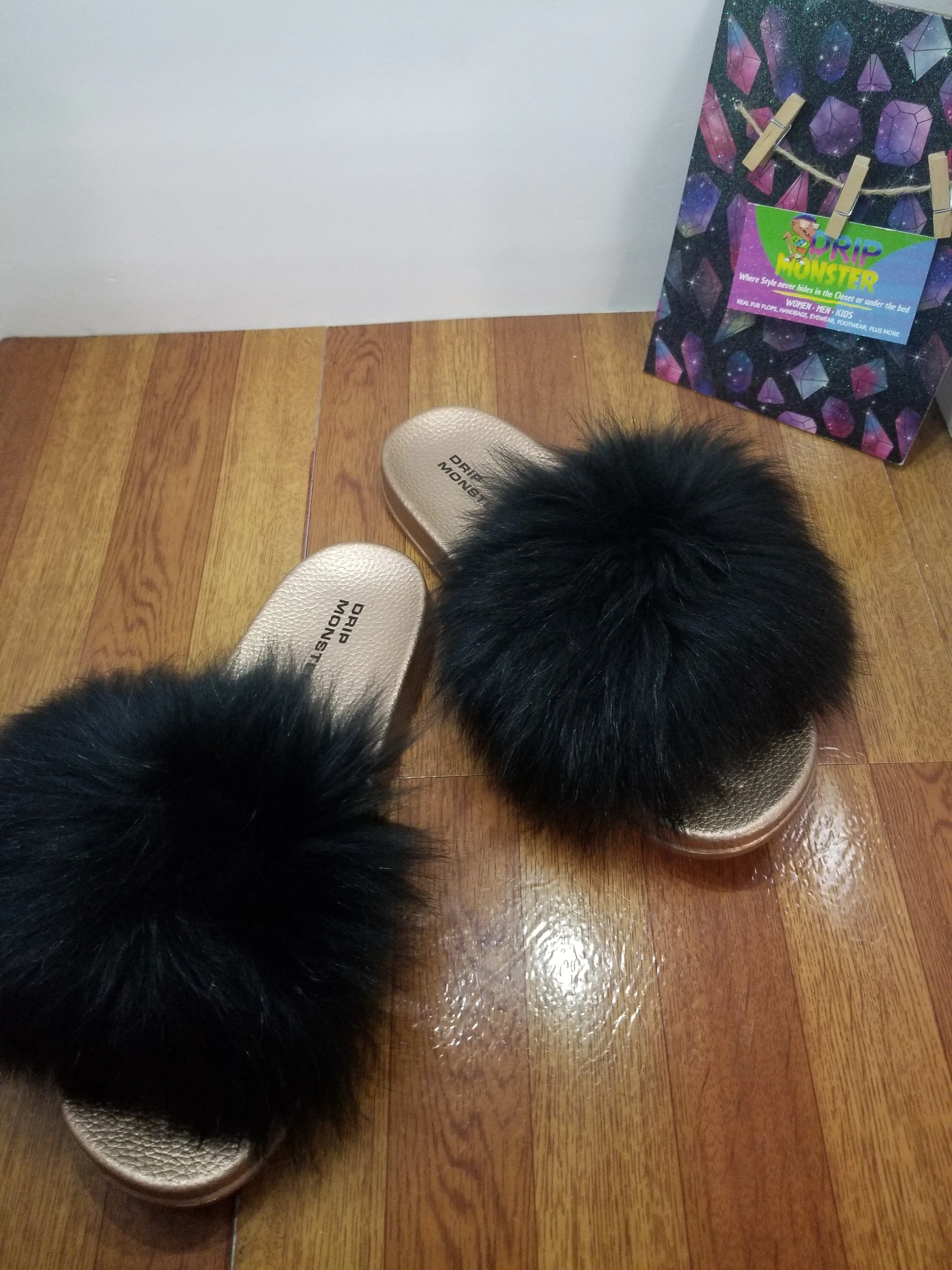 “Black Onyx” Women's Fluffy Fur Flops