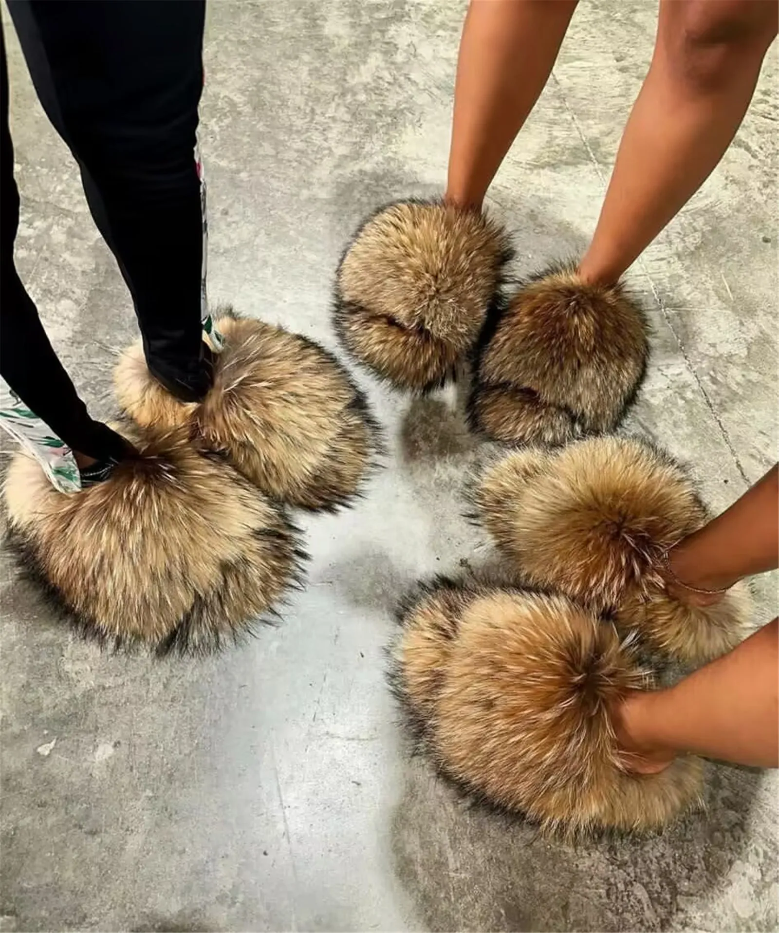 Women's Fashion Open Toe Slippers With Very Fluffy Natural Real Raccoon Fur Flat Bottom Luxury Slides