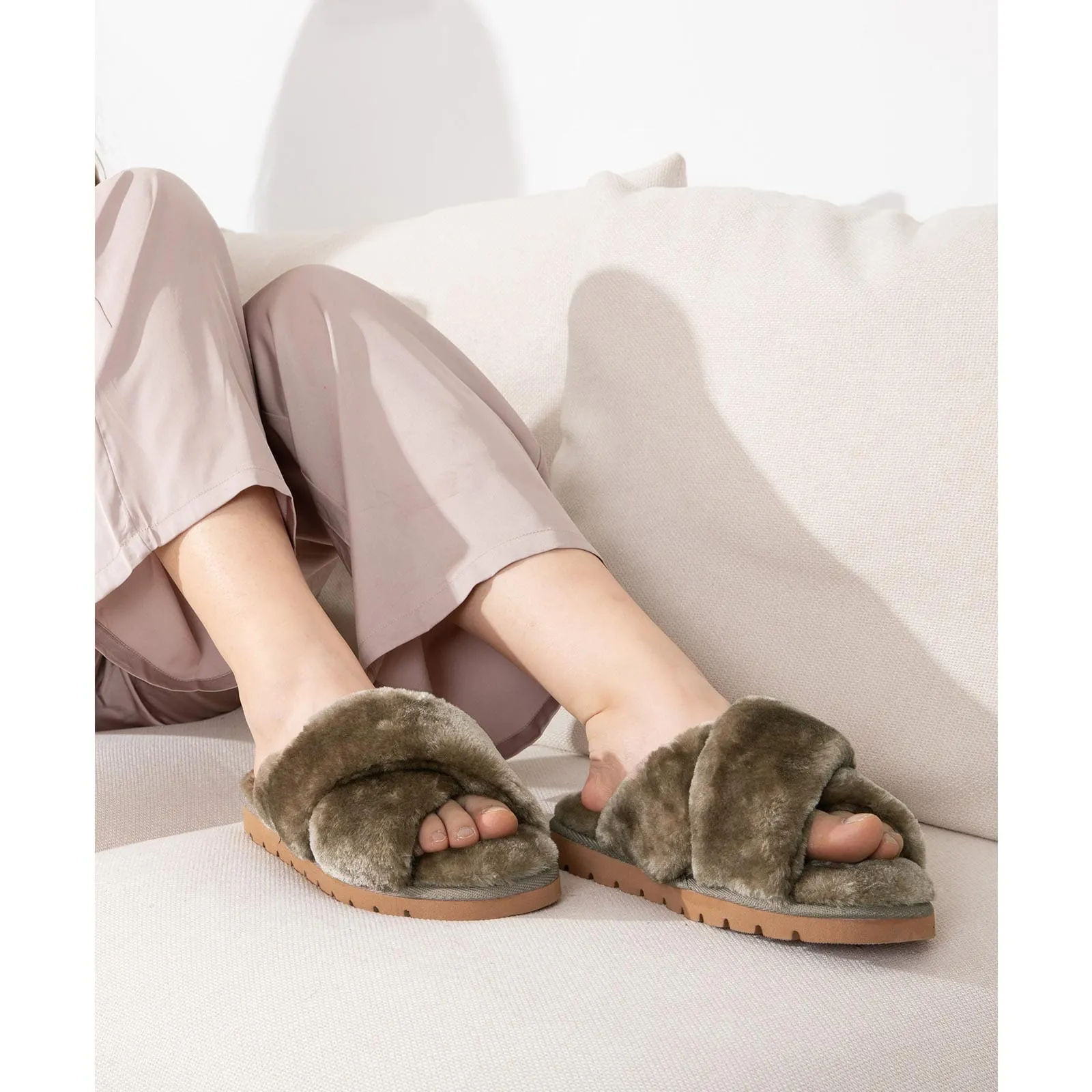 Women's Fluffy Faux Fur Cross Band Open-toe Slippers